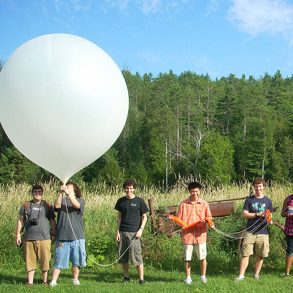 RPI students launch their first BalloonSat with the help of MEC and Cornell students